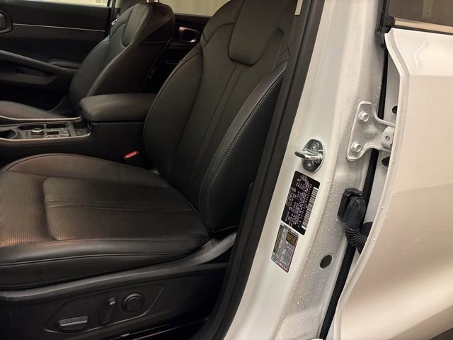 Certified 2025 Kia Sorento S image 10