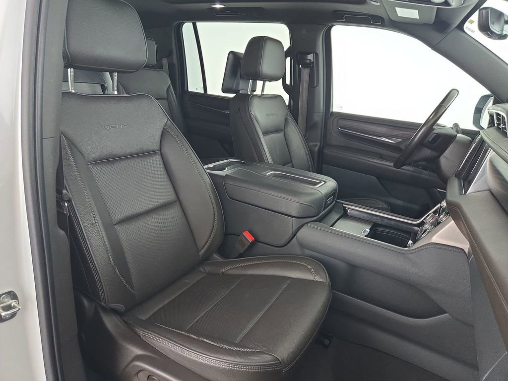 Used 2022 GMC Yukon XL Denali w/ Denali Ultimate Package AWD/4WD image 35