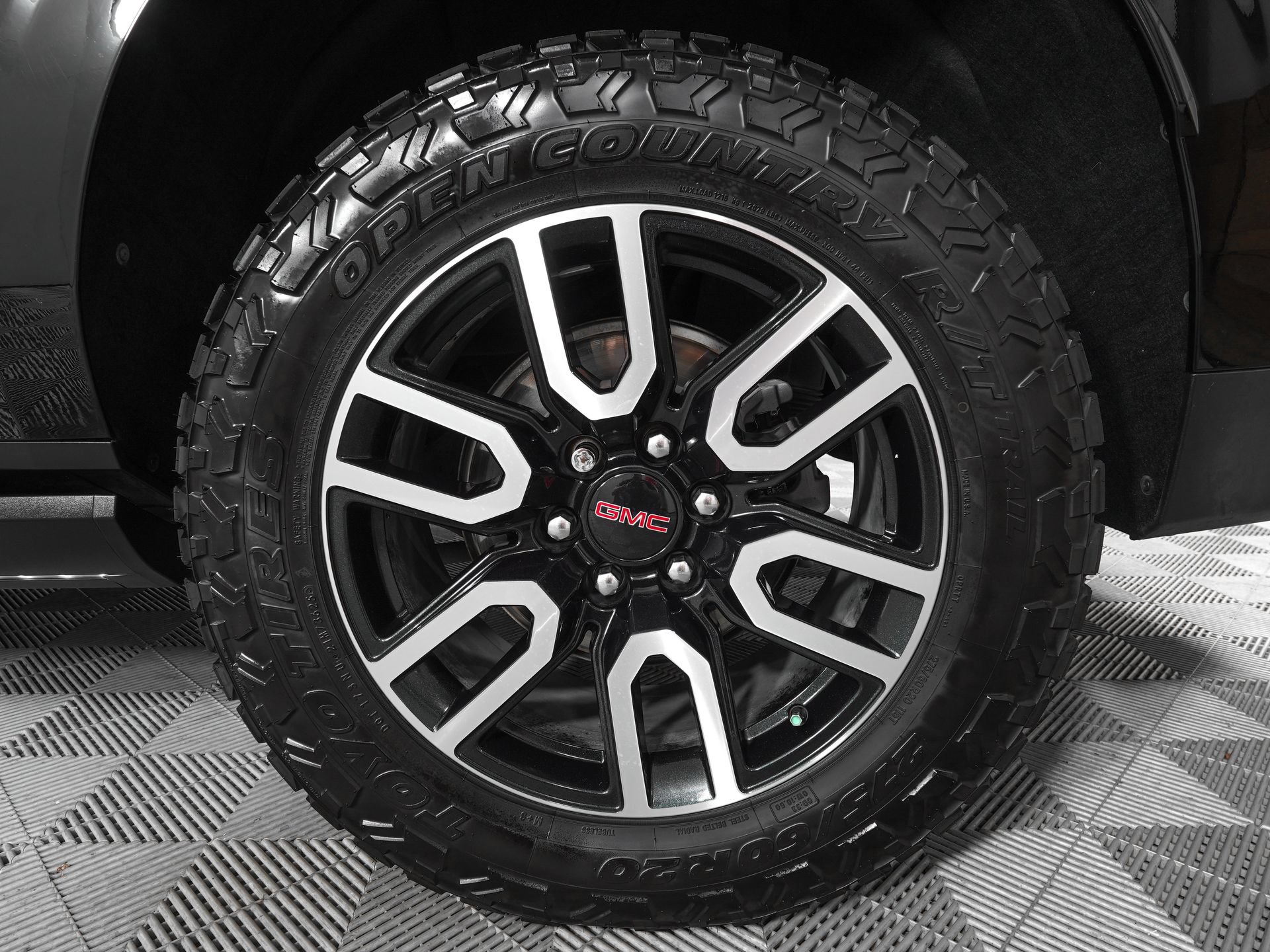 Used 2021 GMC Yukon XL AT4 w/ AT4 Premium Plus Package AWD/4WD image 34