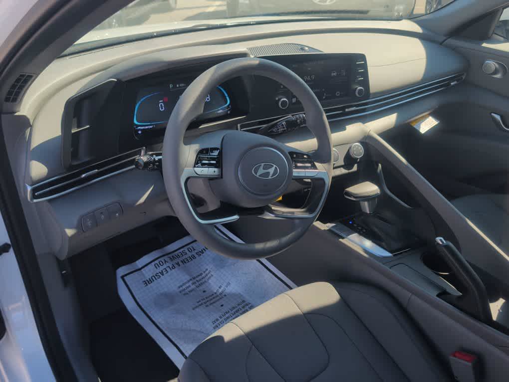 New 2026 Hyundai Elantra SE FWD image 21