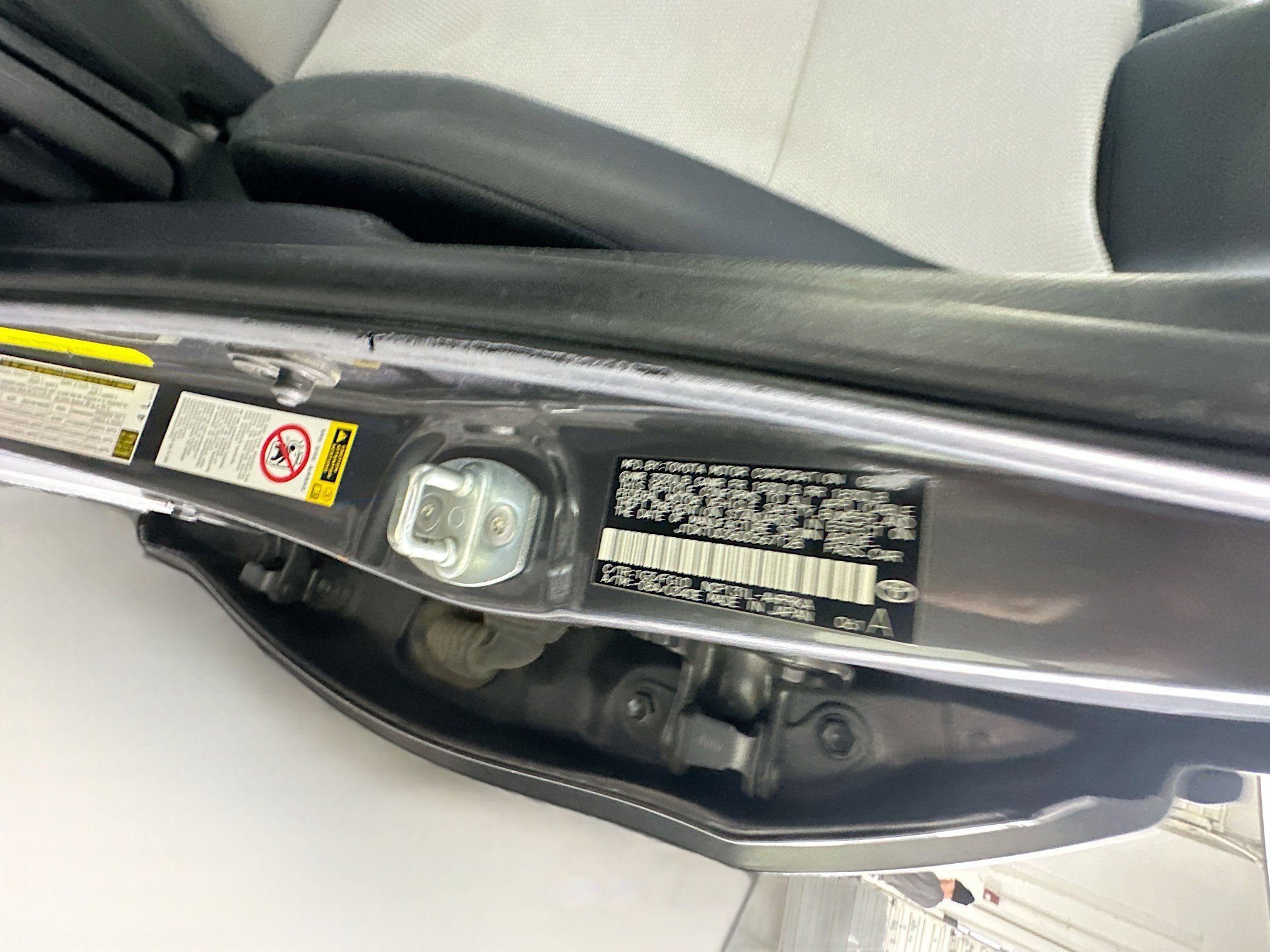 Used 2013 Toyota Yaris LE image 12