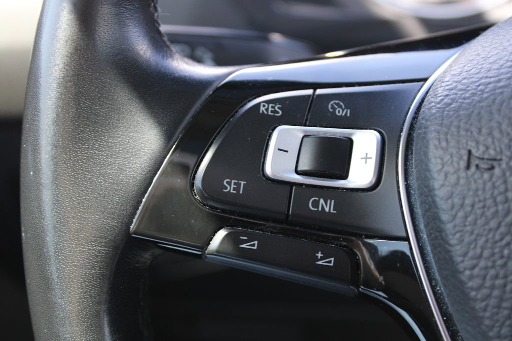 Used 2018 Volkswagen Tiguan SE w/ Panoramic Sunroof Package AWD/4WD image 17