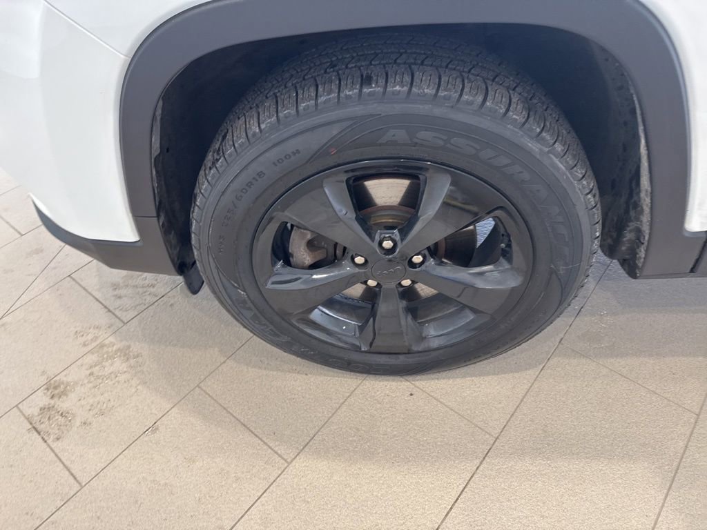 Used 2020 Jeep Cherokee Latitude Plus image 10