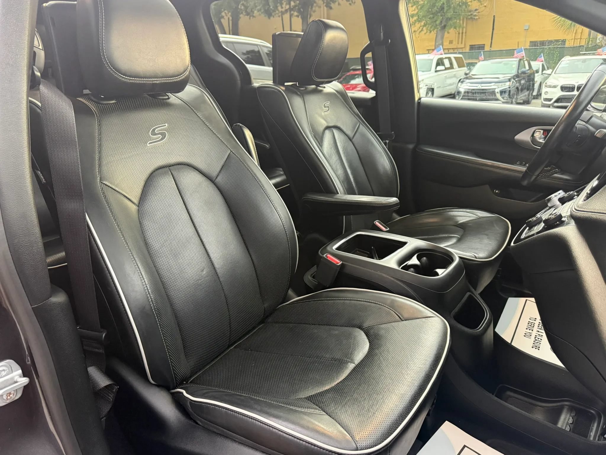 Used 2019 Chrysler Pacifica Limited w/ Advanced Safetytec Group FWD image 14