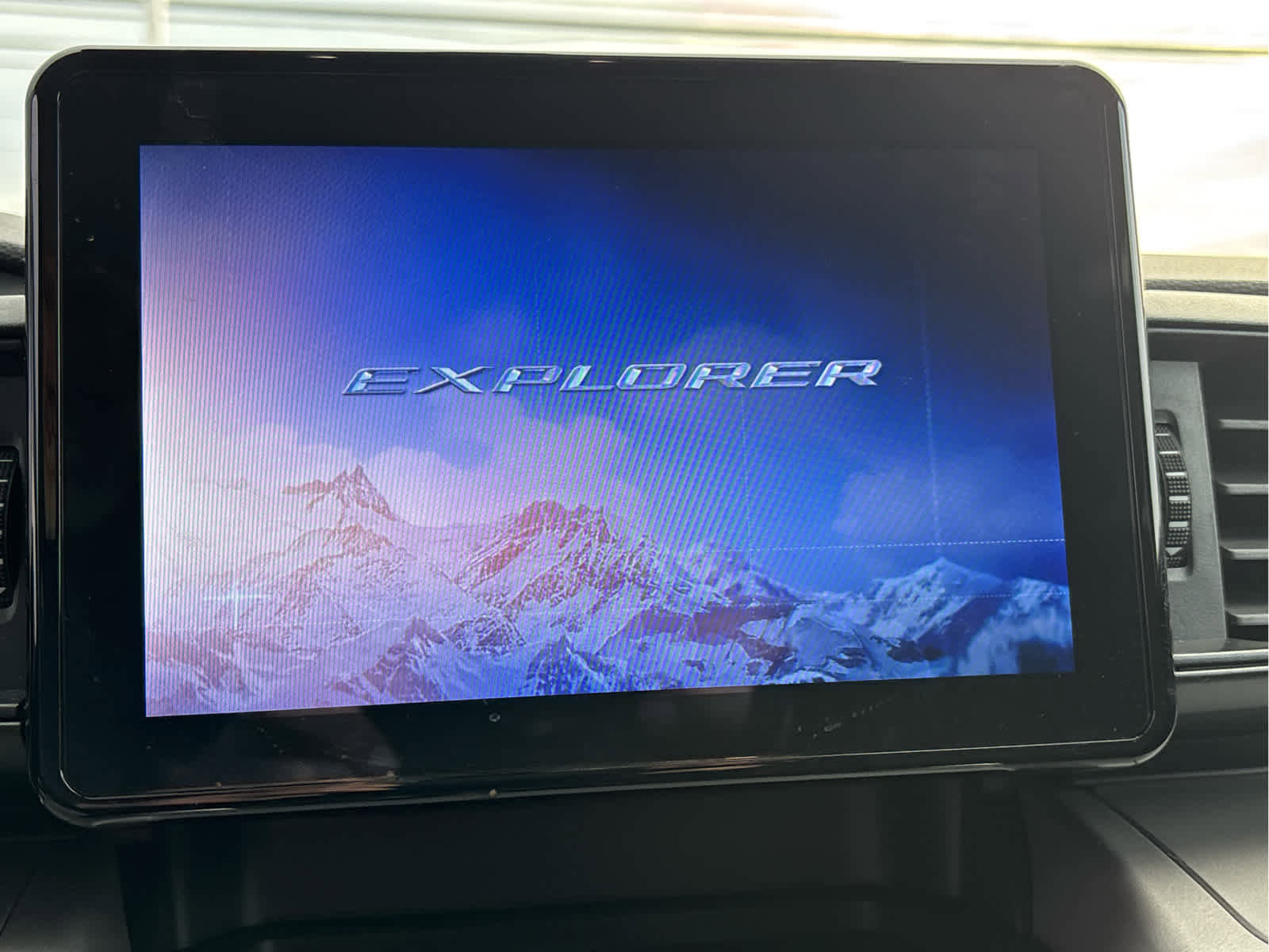 Used 2023 Ford Explorer XLT image 12