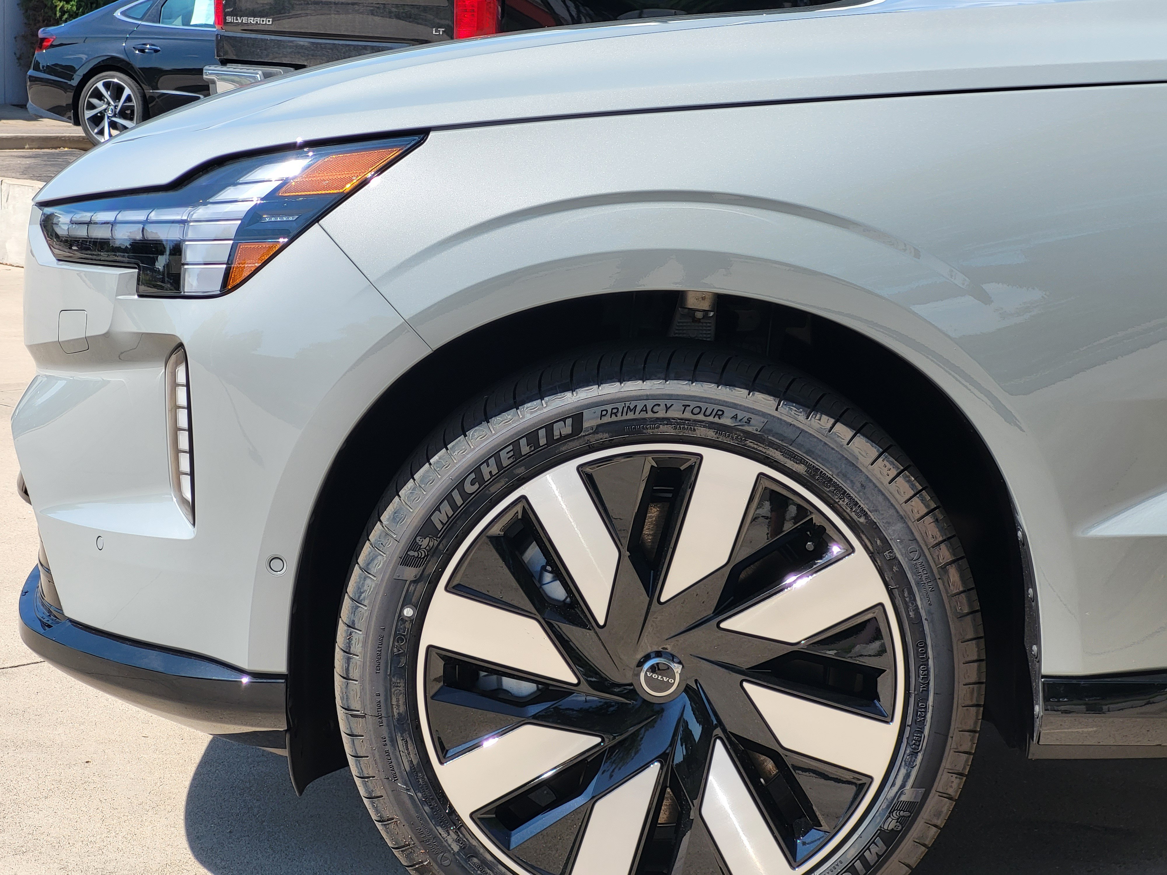 New 2026 Volvo EX90 Plus AWD/4WD image 6