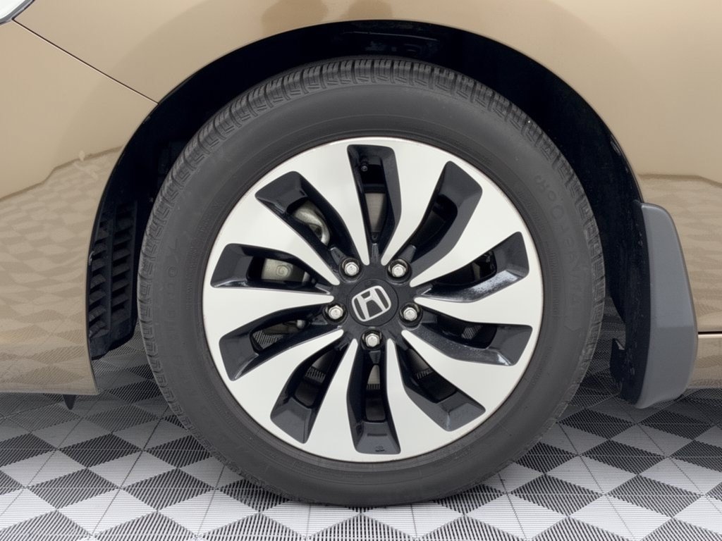 Used 2017 Honda Accord Touring image 13