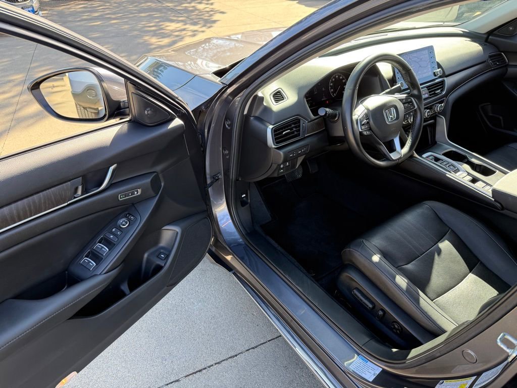 Used 2021 Honda Accord Touring image 11