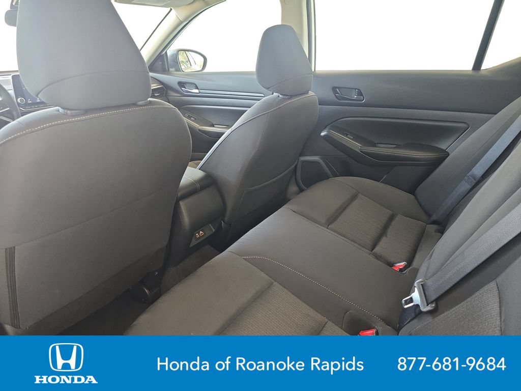 Used 2025 Nissan Altima 2.5 SV FWD image 18