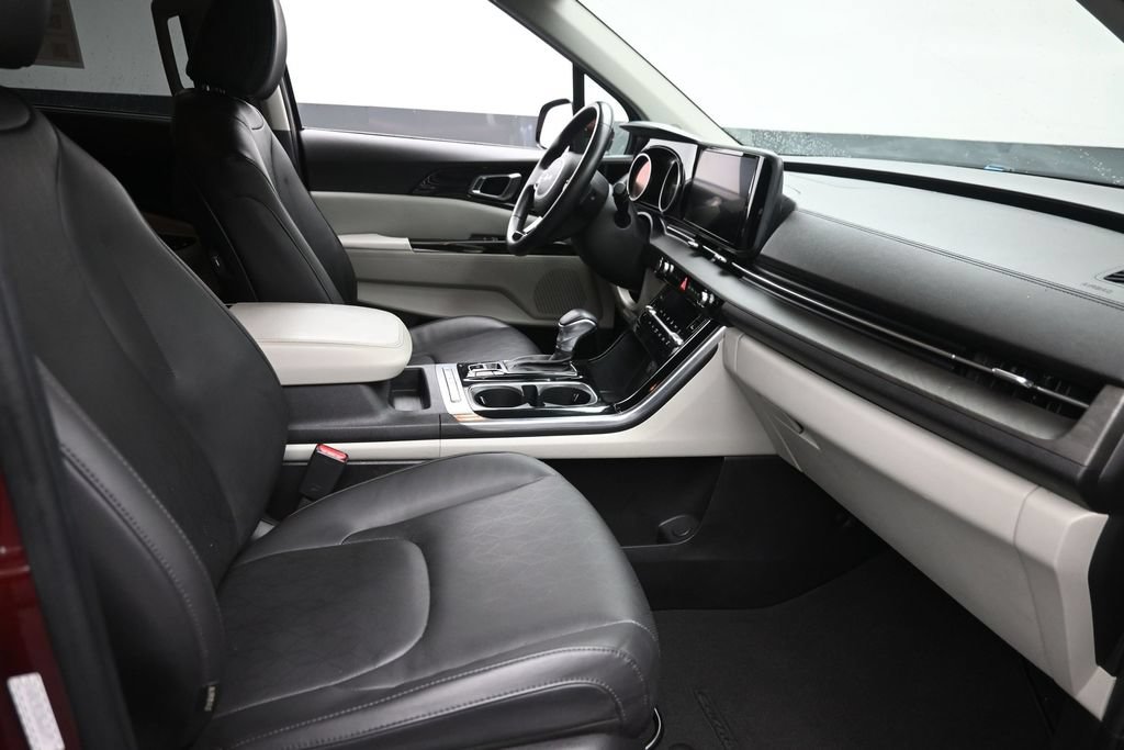 Used 2022 Kia Carnival EX FWD image 9