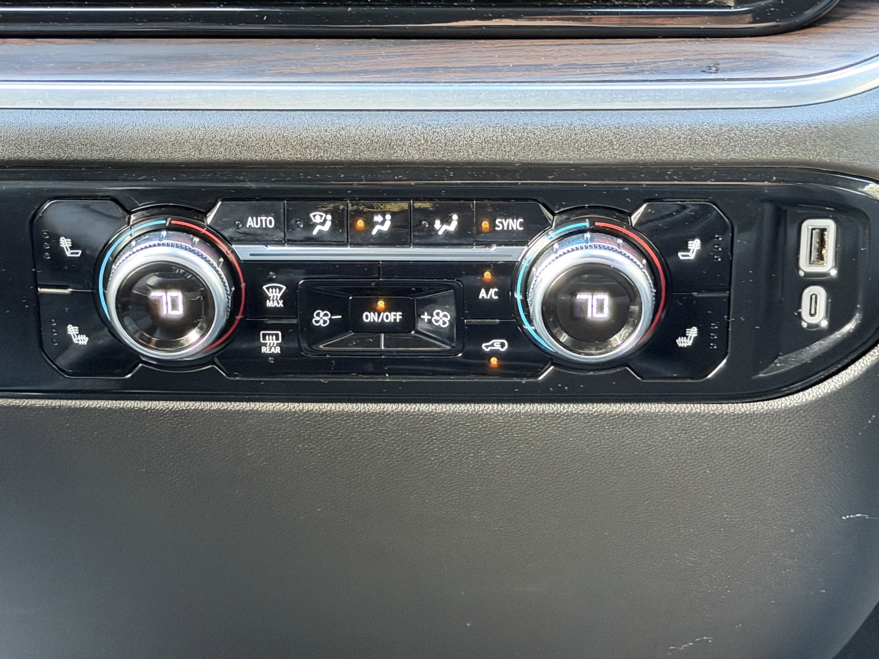 Used 2024 GMC Sierra 1500 SLT AWD/4WD image 29