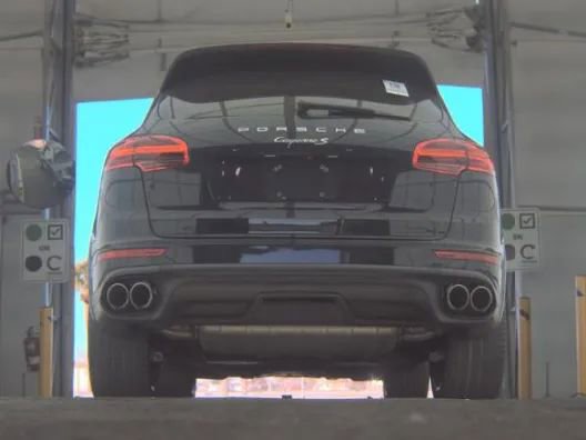 Used 2015 Porsche Cayenne S AWD/4WD image 6