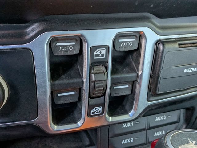 Used 2019 Jeep Wrangler Unlimited Sahara AWD/4WD image 21