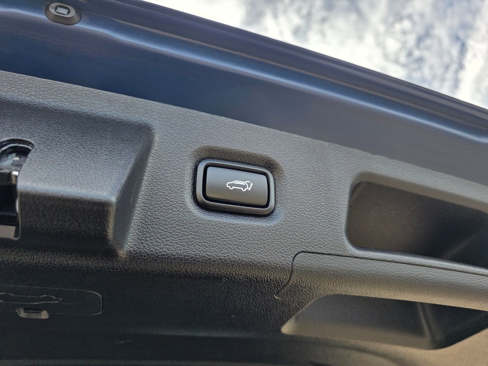 Used 2020 Hyundai Santa Fe Limited image 13