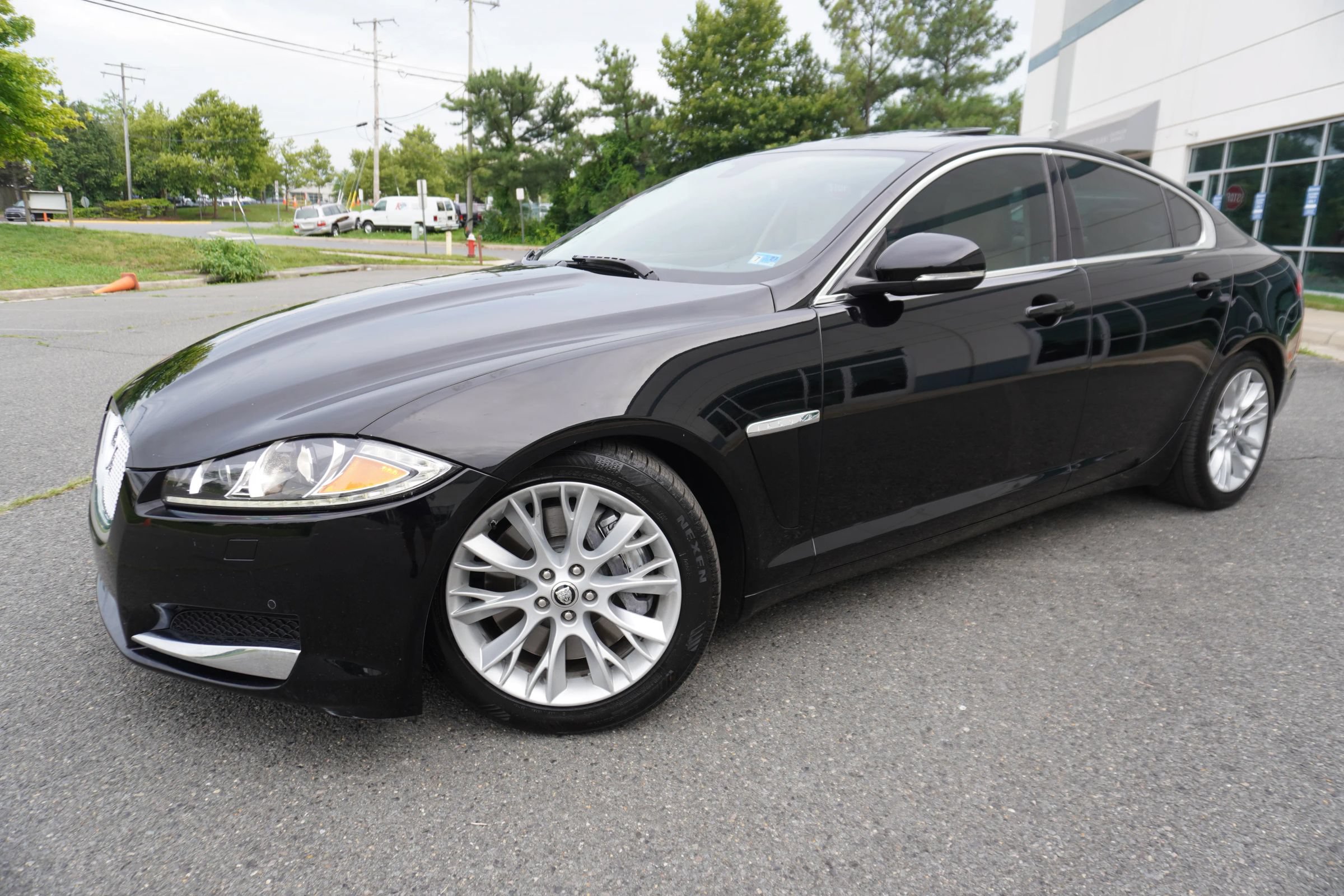 Used 2013 Jaguar XF 3.0 RWD image 3