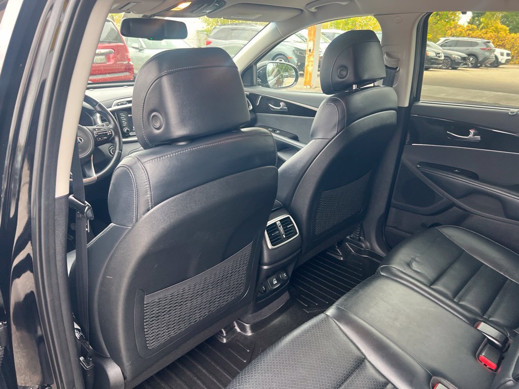 Used 2017 Kia Sorento EX w/ EX V6 Premium Package AWD/4WD image 8