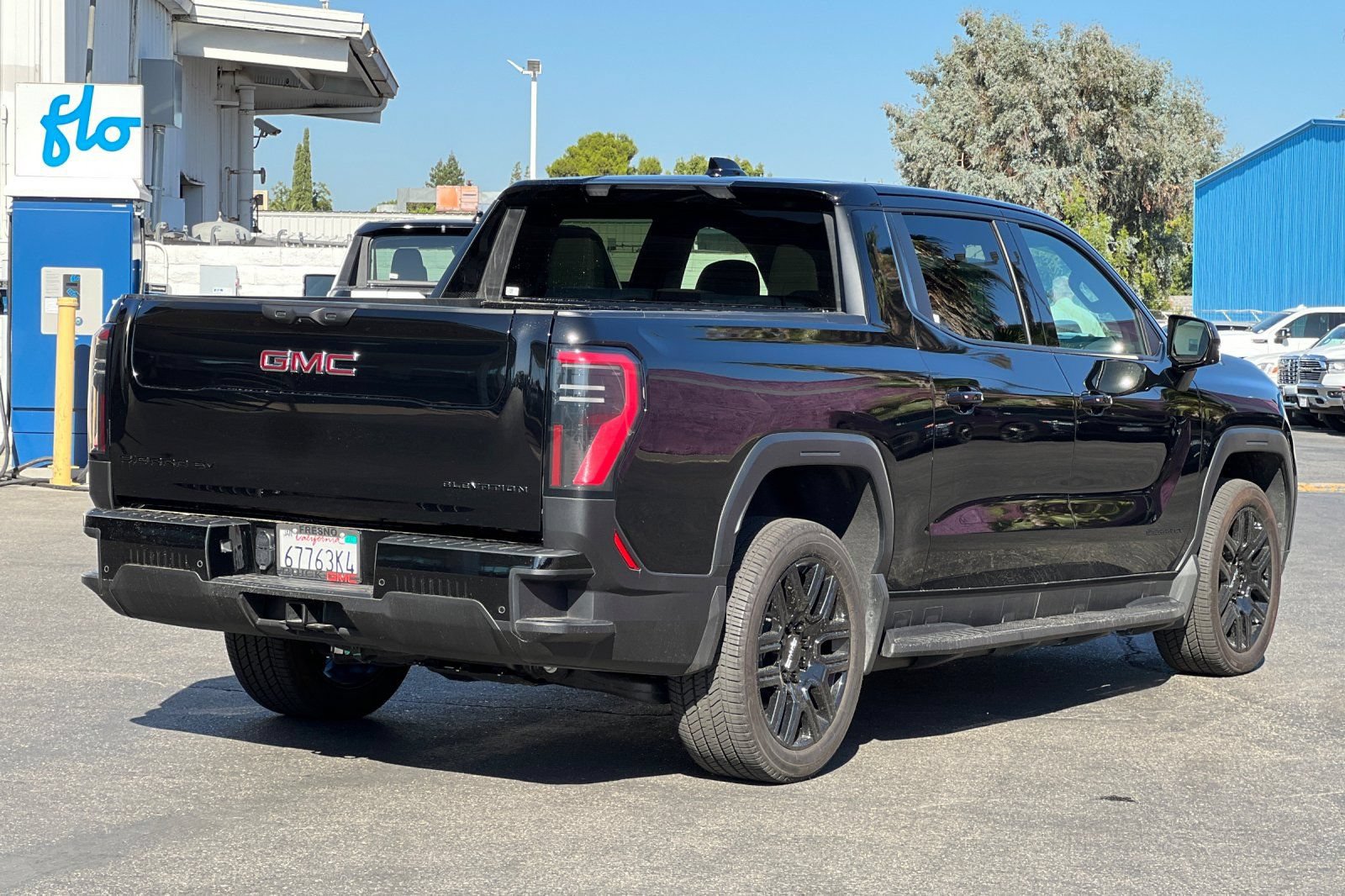 Used 2026 GMC Sierra EV Elevation w/ LPO, Elevation Dark Package AWD/4WD image 4