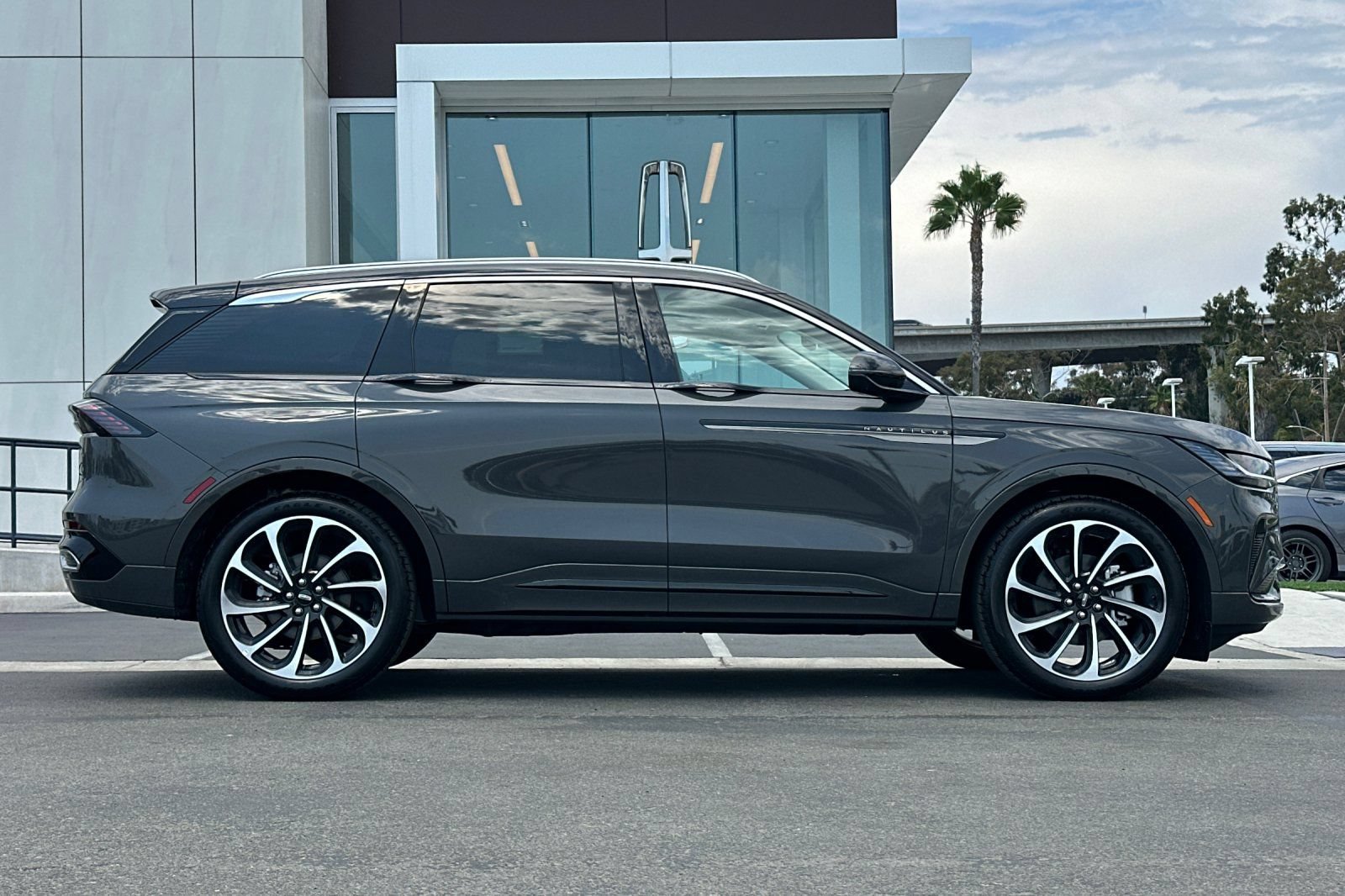 New 2026 Lincoln Nautilus Black Label AWD/4WD image 2