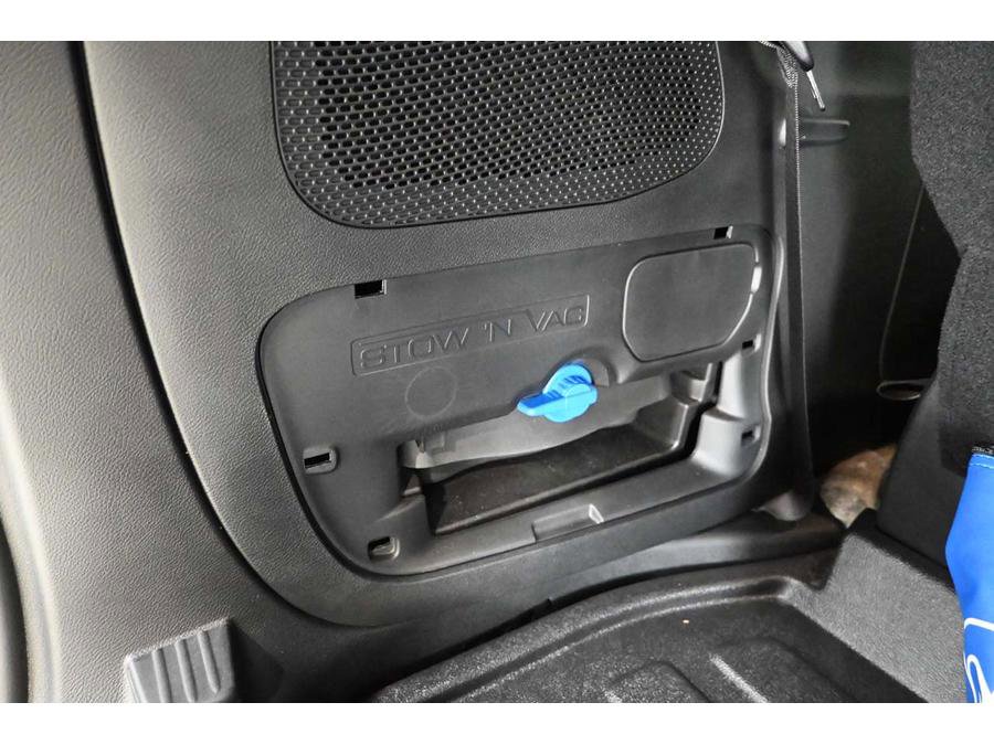 Used 2024 Chrysler Pacifica Touring-L w/ Uconnect Theater Family Group FWD image 25