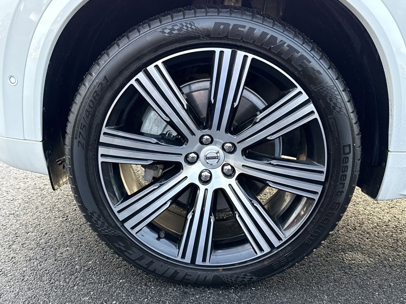 Used 2024 Volvo XC90 B6 Ultimate w/ Protection Package image 12