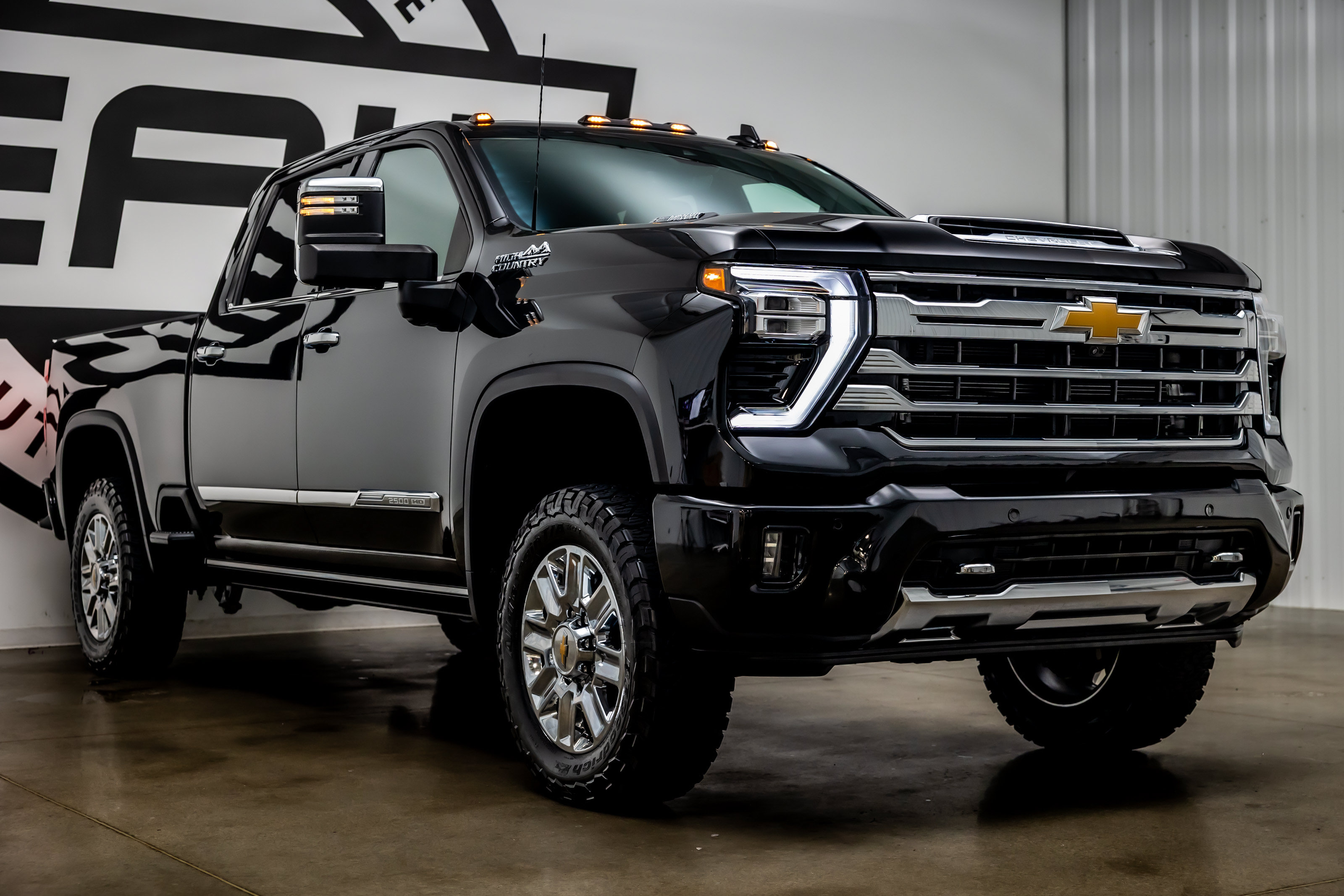 Used 2024 Chevrolet Silverado 2500 High Country w/ High Country Premium Package AWD/4WD image 31