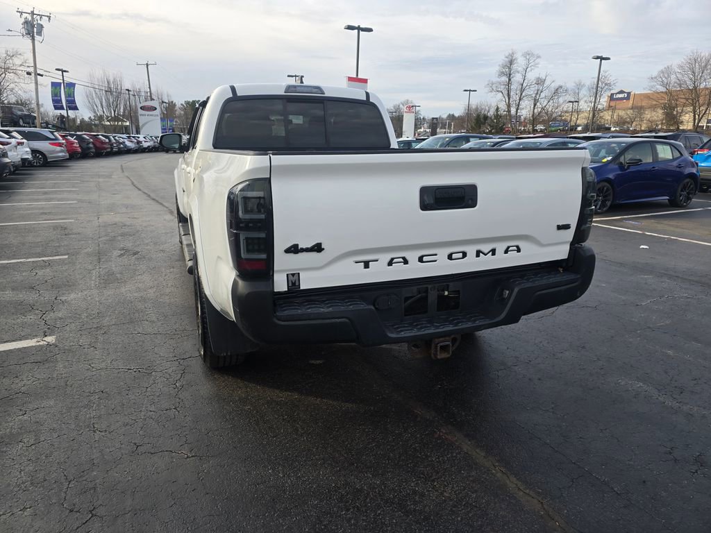 Used 2017 Toyota Tacoma SR5 w/ Tow Package image 6