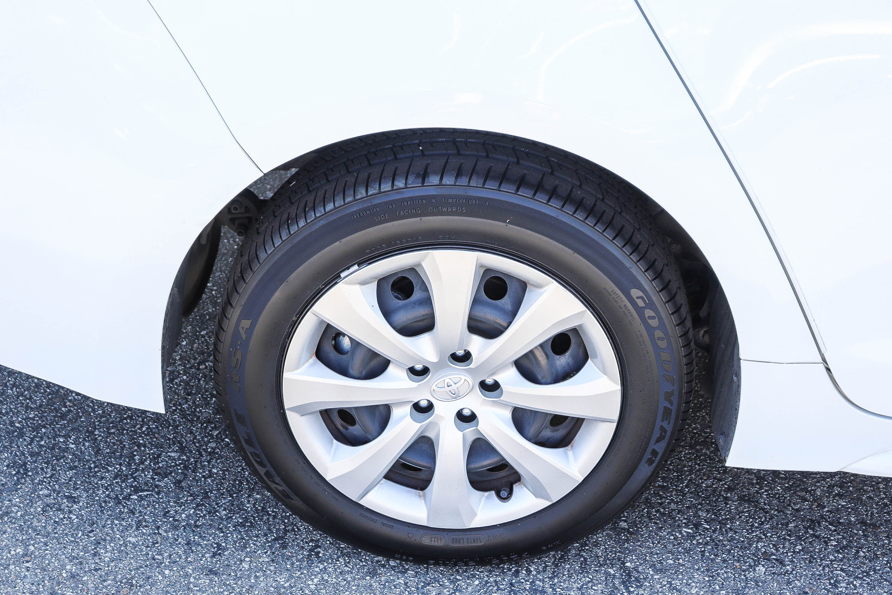 Used 2024 Toyota Corolla LE FWD image 8