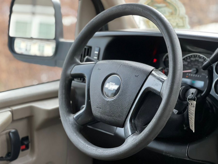 Used 2009 Chevrolet Express 1500 image 15