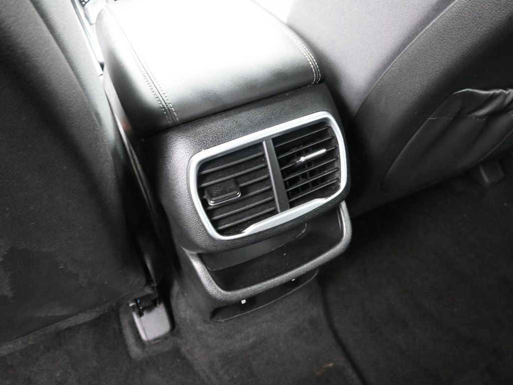 Used 2019 Hyundai Santa Fe SEL image 25