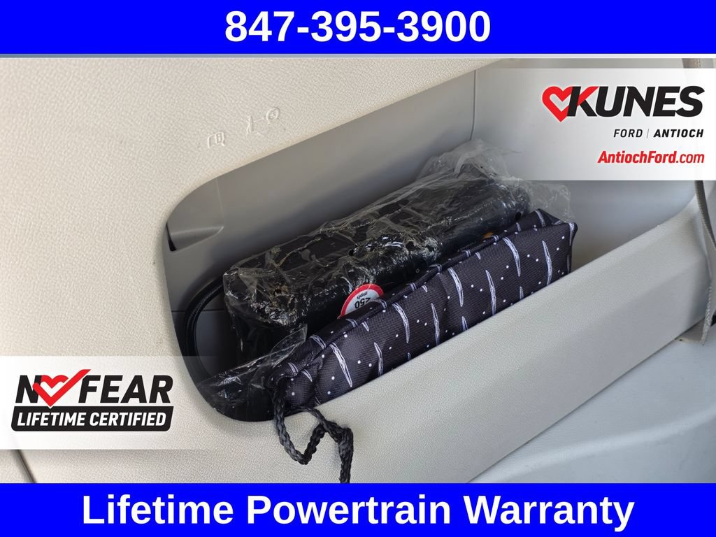Used 2023 Chrysler Voyager LX FWD image 33