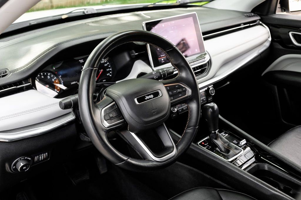 Used 2022 Jeep Compass Limited image 4