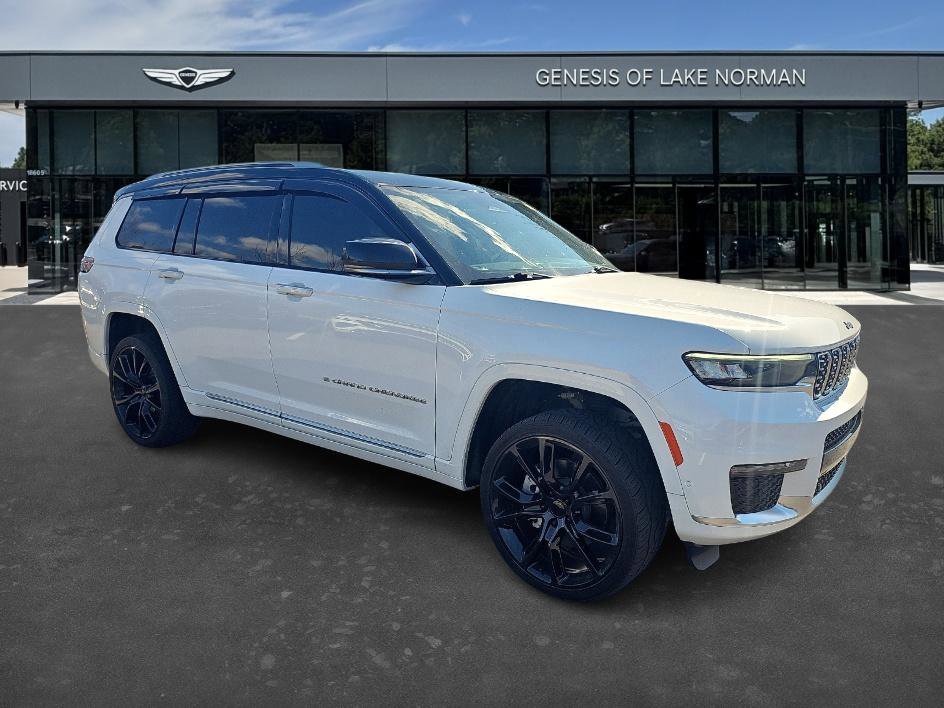 Used 2023 Jeep Grand Cherokee L Summit w/ Luxury Tech Group V image 3