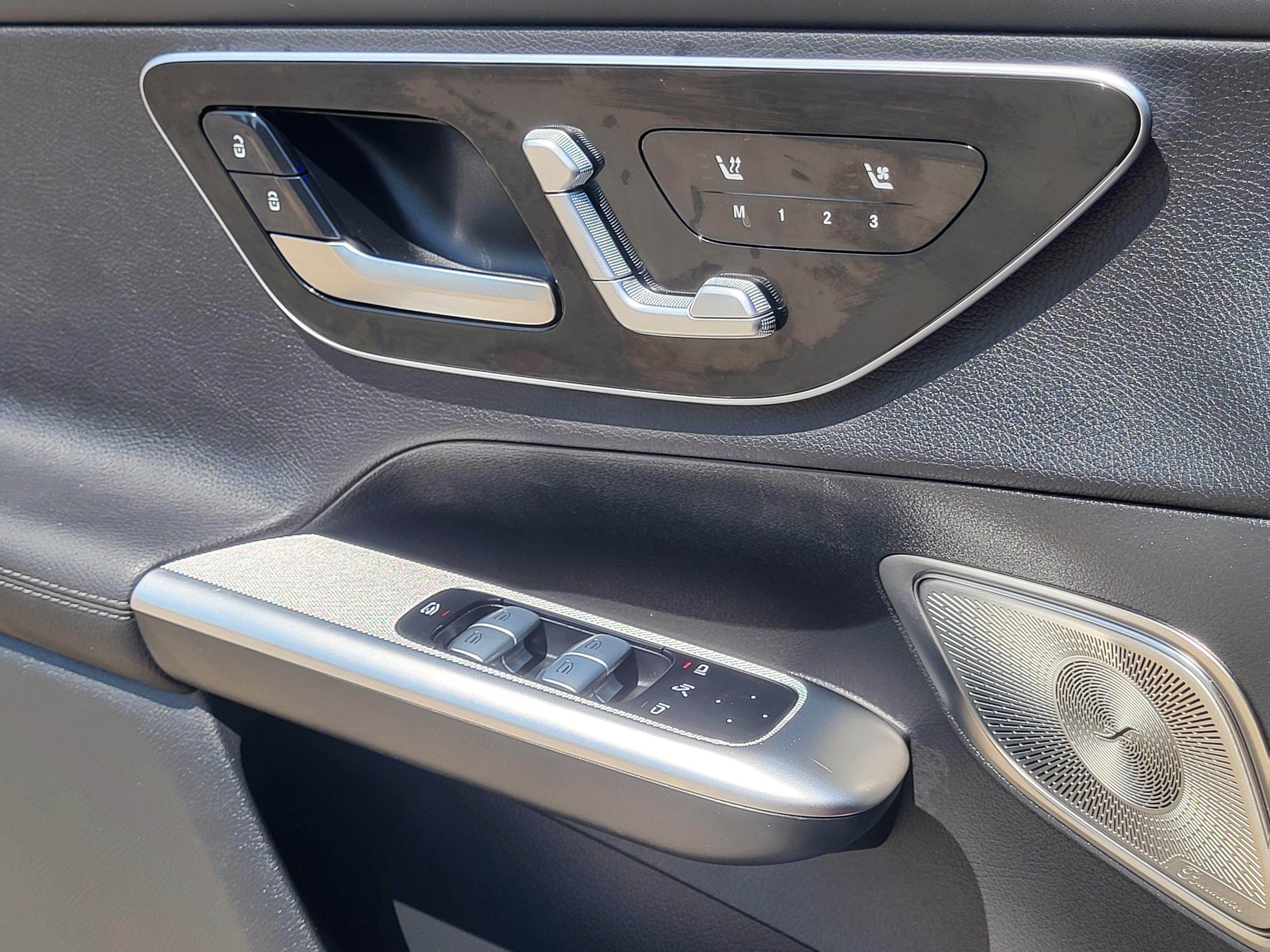 Used 2024 Mercedes-Benz GLC 300 4MATIC image 22