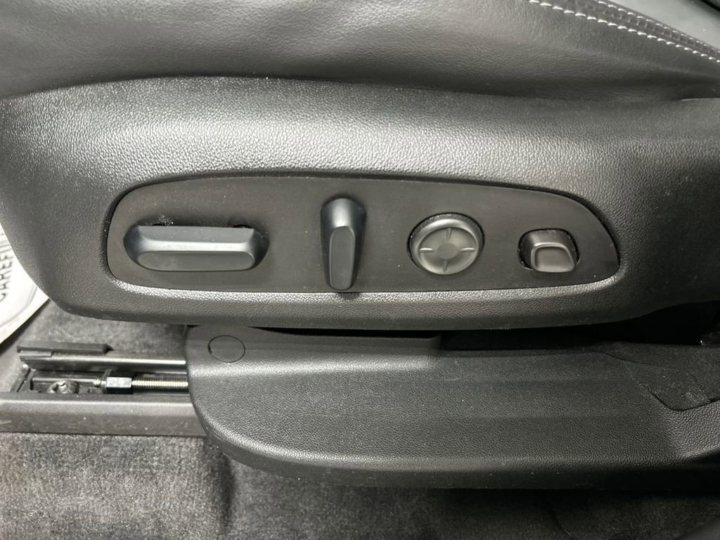 Used 2020 Buick Enclave Avenir w/ Avenir Technology Package AWD/4WD image 10