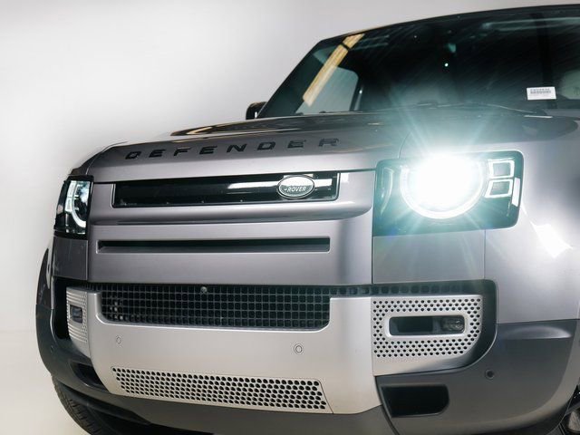 Used 2023 Land Rover Defender 110 SE image 32