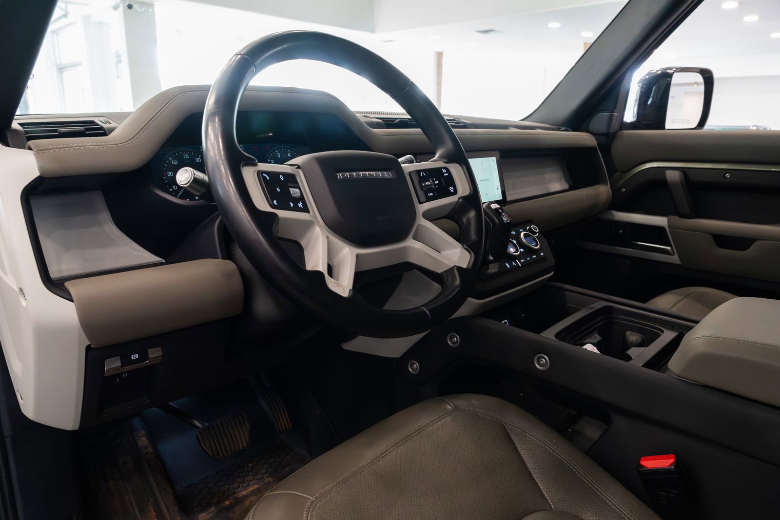 Used 2022 Land Rover Defender 110 SE AWD/4WD image 8