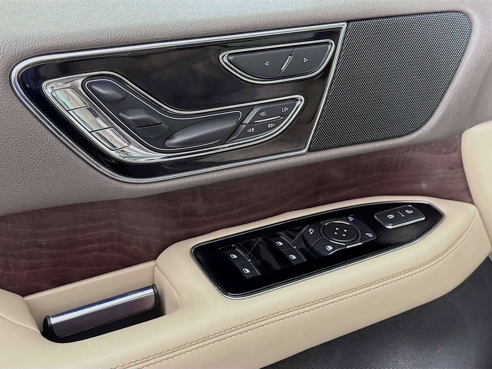 Used 2022 Lincoln Navigator Reserve AWD/4WD image 20