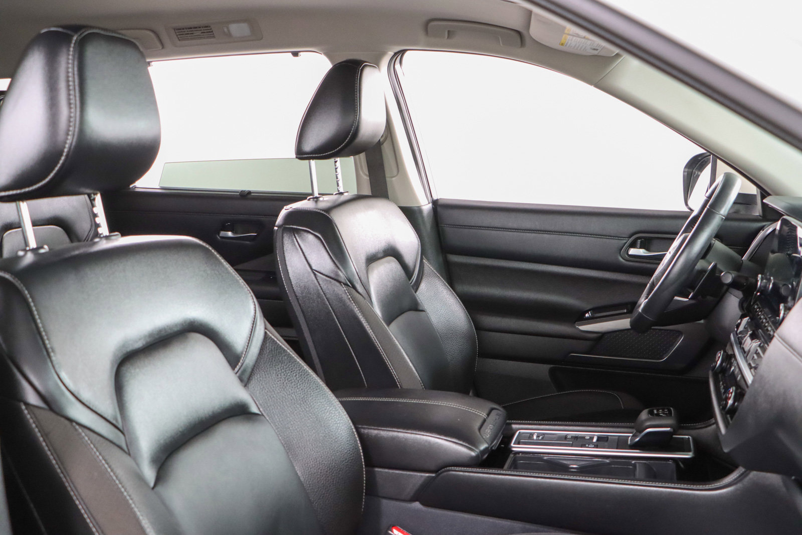 Used 2023 Nissan Pathfinder SL w/ Lighting Package (N92) image 27