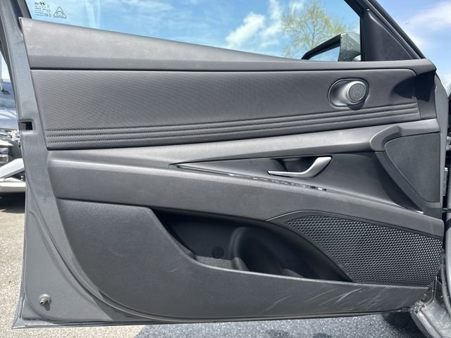 Certified 2025 Hyundai Elantra SEL FWD image 10