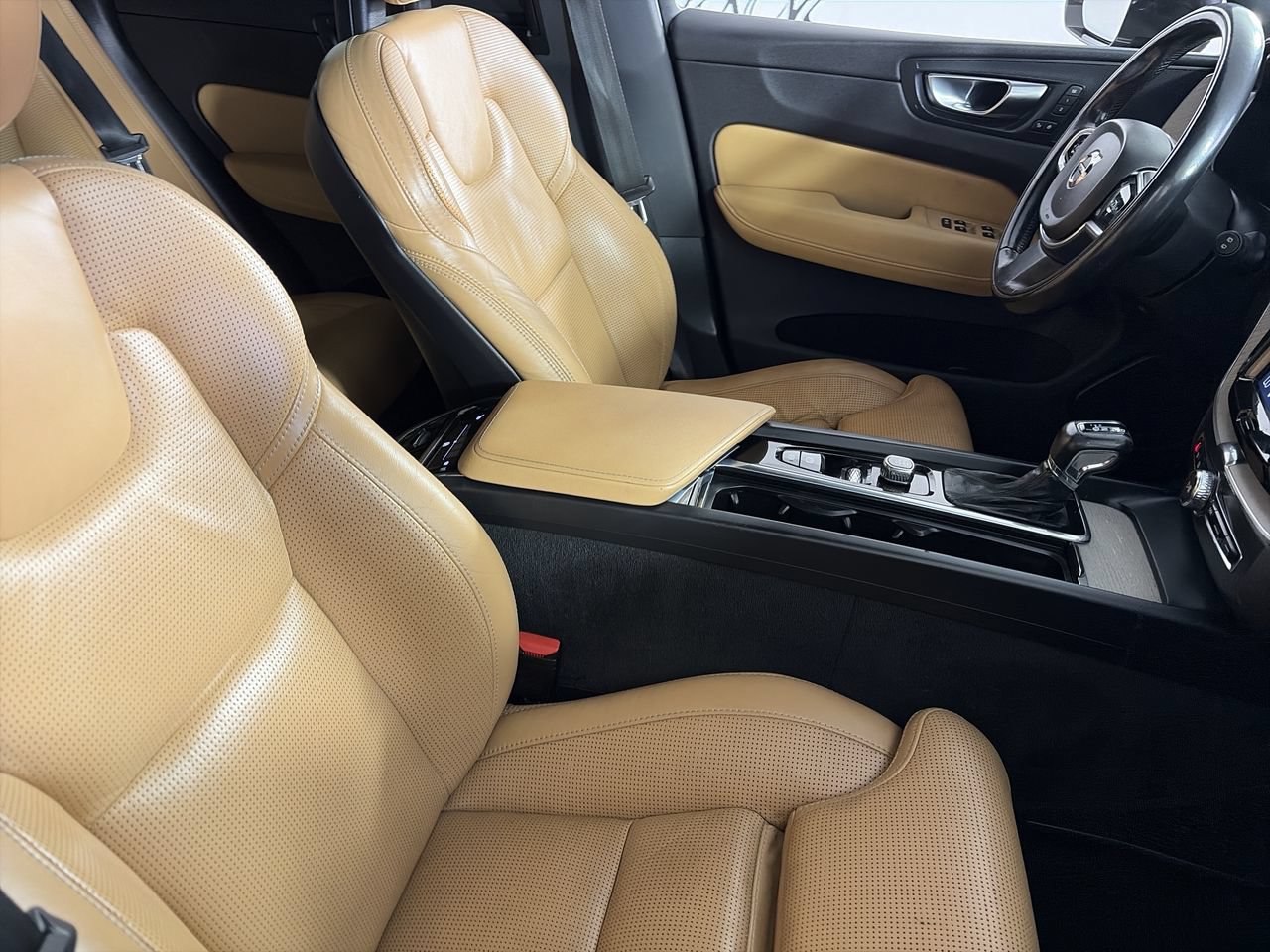 Used 2018 Volvo XC60 T6 Inscription w/ Luxury Seat Package AWD/4WD image 25