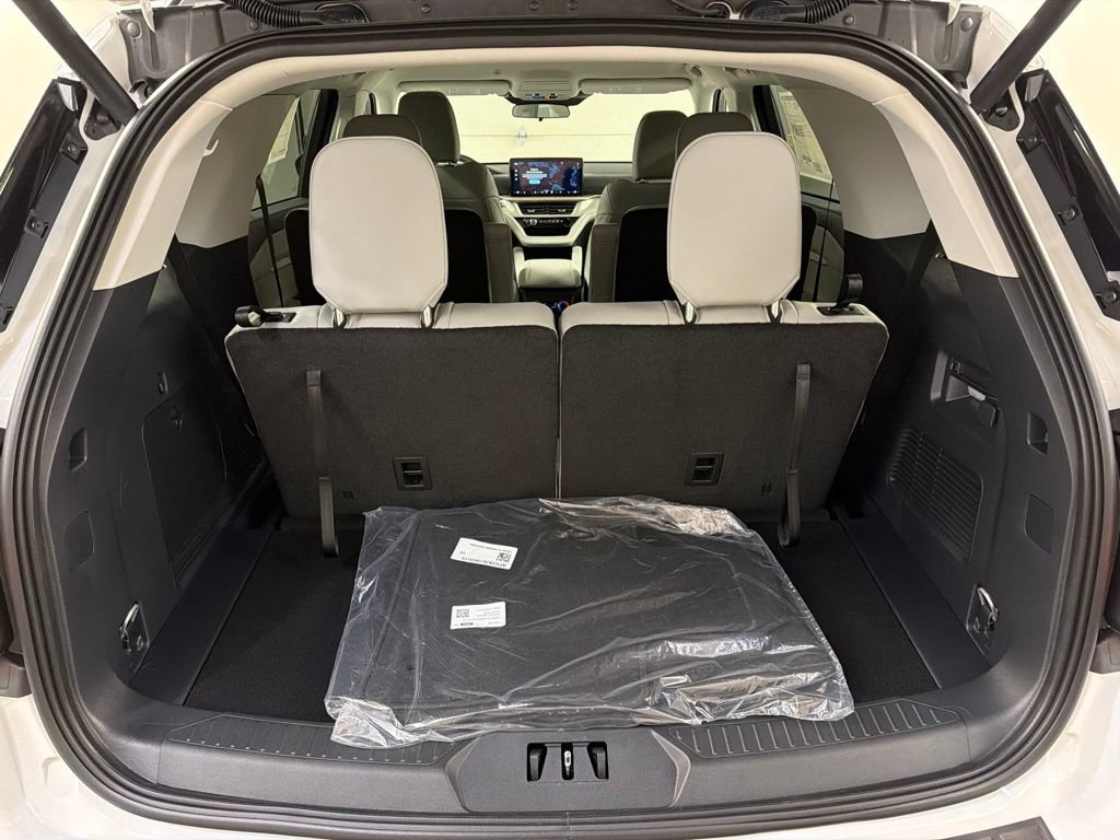 New 2026 Ford Explorer Active AWD/4WD image 35