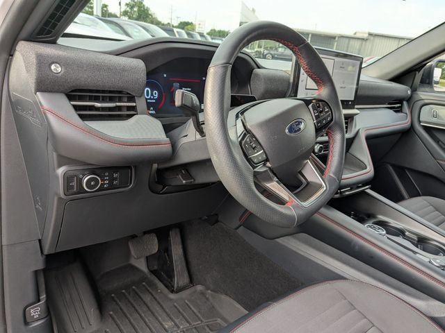 Used 2025 Ford Explorer ST-Line w/ ST-Line Street Pack AWD/4WD image 2
