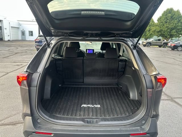 Used 2024 Toyota RAV4 LE FWD image 9