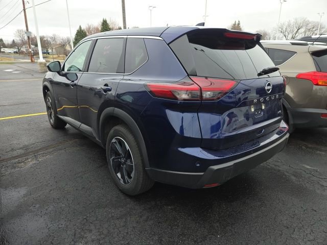 Used 2025 Nissan Rogue SV image 4
