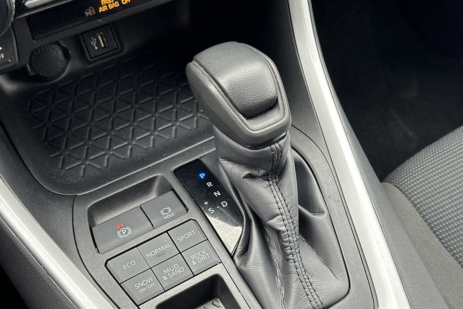 Used 2024 Toyota RAV4 LE image 21