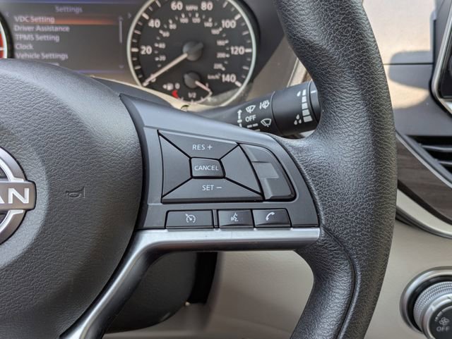 Used 2025 Nissan Altima 2.5 SV FWD image 30