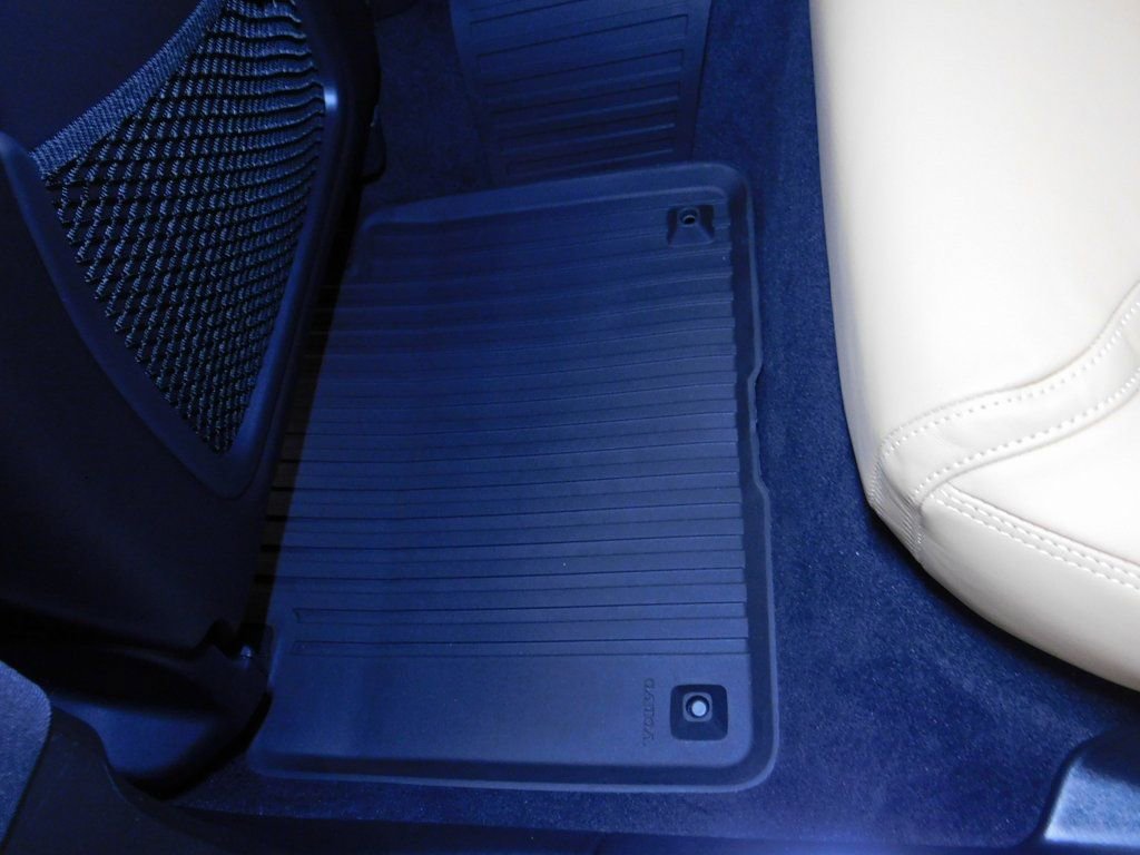 Used 2026 Volvo V90 B6 Cross Country Ultra image 71