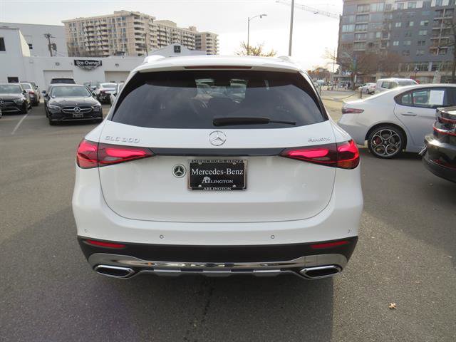 Used 2025 Mercedes-Benz GLC 300 4MATIC image 3