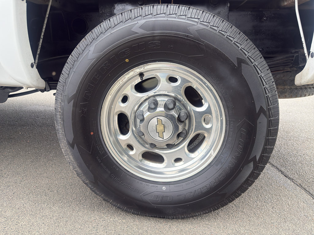 Used 2004 Chevrolet Silverado 2500 LS w/ Skid Plate Package AWD/4WD image 12