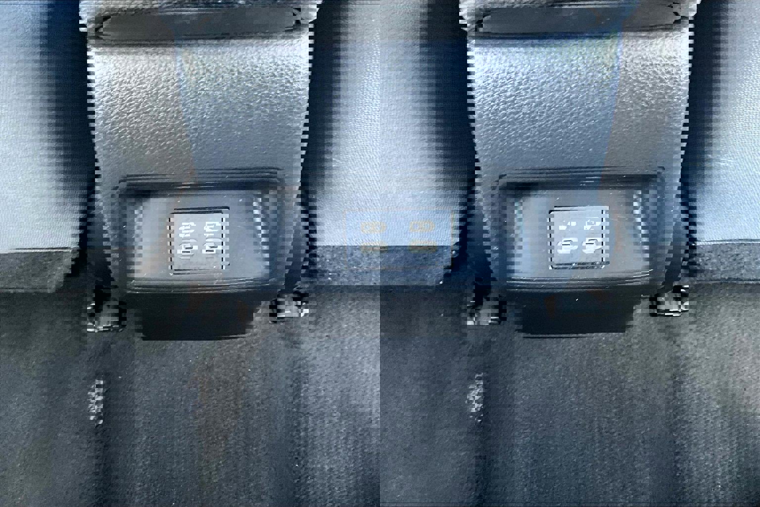 Used 2023 Toyota Corolla LE image 31